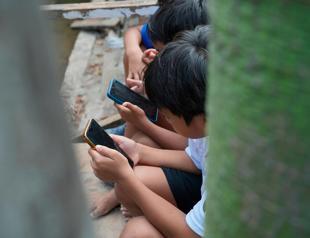 No meaningful shift from social media sites after Australia teen ban