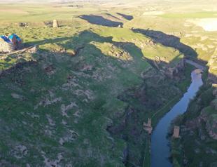 Ancient Ani Bridge restoration becomes symbol of Türkiye-Armenia thaw