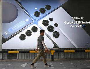 Oil sinks and stocks rally on peace hopes, Samsung tops $1 trillion