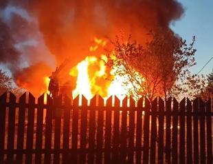 Mass Ukraine drone barrage kills 4 in Russia