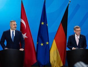 Turkish top diplomat engages in peace efforts between US, Iran