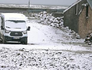 Unseasonal snow hits east ahead of summer