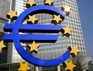 Eurozone business activity shrinks further in May