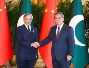 Pakistan PM arrives for China visit overshadowed by Iran war