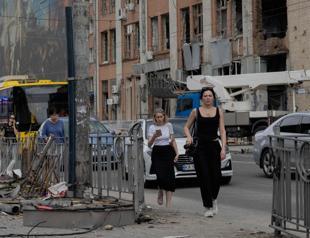Russia threatens more strikes on Kiev, urges foreigners to leave city