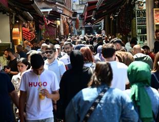 Eid al-Adha rush sweeps Türkiye from bazaars to roads