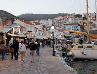 Turkish tourists flock to Greek islands during Eid