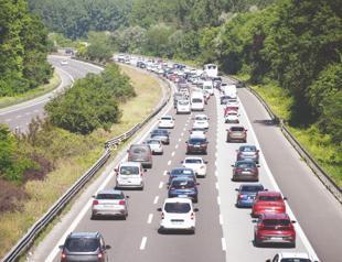 Eight killed in bus crash as heavy traffic builds across Türkiye after Eid holiday