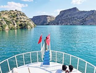 ‘Quiet city’ of Halfeti draws visitors to middle of steppe
