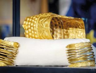 Dutch court jails trio over Romanian golden helmet theft