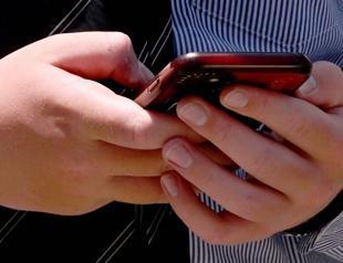 Canada moves to ban under-16s from social media, regulate AI