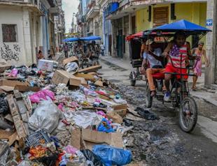 Cubas historic homes teeter on brink as economy collapses