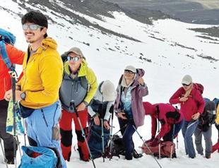 Mount Ağrı hosts 1st climbers of season