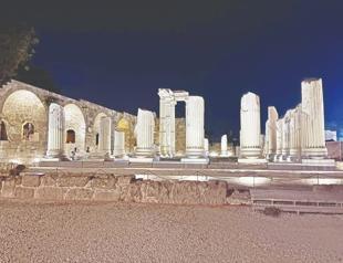 Side debuts museum night-tour routes