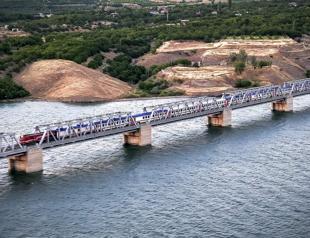 Türkiyes longest railway bridge marks 40 years