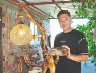 Aigai guard transforms discarded wood into art