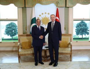 Pakistan premier visits Türkiye to boost ties