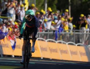 Seixas limits damage on hotly-anticipated Tour debut