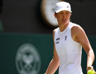 Swiatek dumped out of Wimbledon by Eala