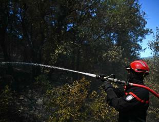 Thousands flee raging wild fires in southern Europe