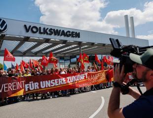 Union warns of conflict as Volkswagen eyes mass job cuts