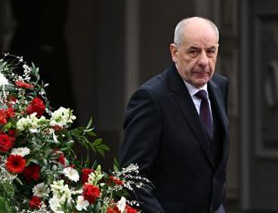 Hungary premier ups pressure on president
