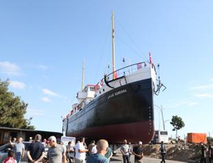 Bandırma Ferry makes overland journey to Atatürk’s landing site