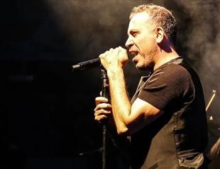 Turkish singer Levent detained in quake charity fund probe