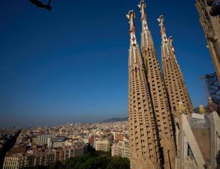 Spain tourism revenue rises as visitors spend more