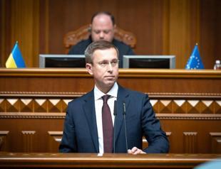 Ukraine’s new PM takes office with a hard winter looming