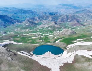 Faraşin Plateau draws summer visitors with glacial lakes