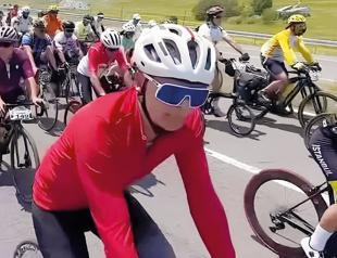Ousted governor vows to ‘keep pedaling’ after tights controversy