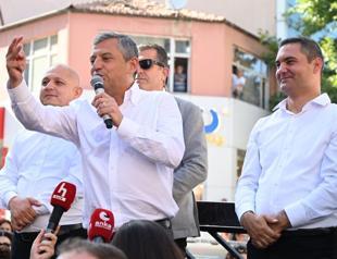 Özel calls on high court to reverse CHP convention ruling