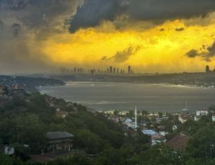 Severe storm hits Istanbul, triggers swimming bans
