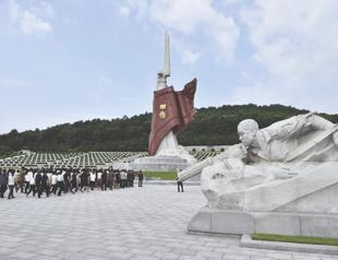 Russia ‘seeks 30,000 extra’ N Korea troops