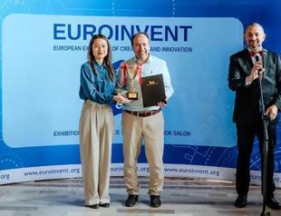 12 Turkish academics win gold in Romania for melanoma patch