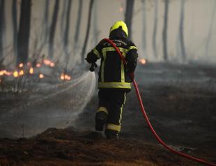More than 325,000 flee wildfires in France and Spain