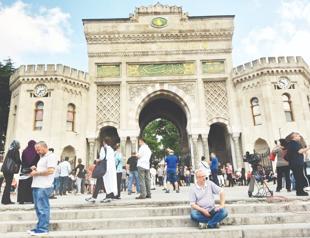 AI, tech programs top university choices