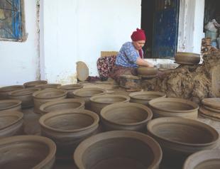 Local women turn volcanic rock into durable cookware