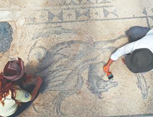 2,000-year-old mosaic hall unearthed at Tralleis site