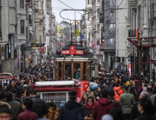 Jobless rate hits record low, Şimşek pledges productivity push