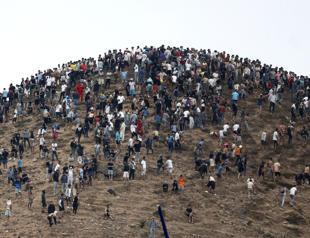 Thousands cross into Spains north Africa enclave in new migrant crisis