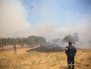 Helicopter crew killed in Greece fires