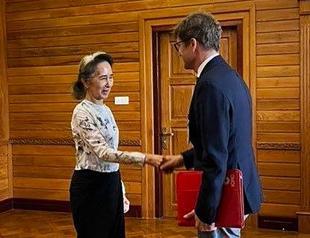 Detained Suu Kyi meets Red Cross official