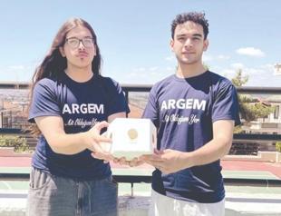 Istanbul students design glacier black box for Antarctic research