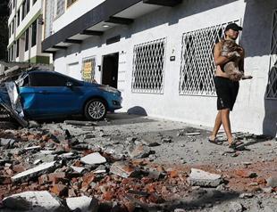 Magnitude 7.4 earthquake strikes western Colombia