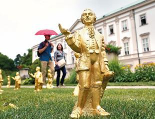 Mini-Mozart statues stolen ahead of anniversary tribute
