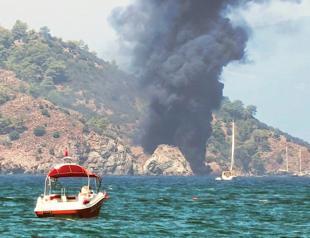115 jump into sea as tour boat catches fire off Fethiye