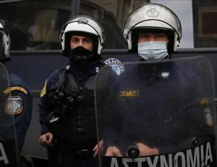 Migrants clash with police in Greece