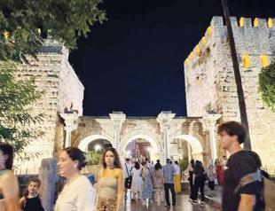 Hadrian’s Gate sheds light on Antalya’s history